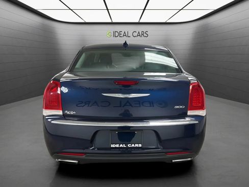Used 2016 Chrysler 300 Limited RWD image 7