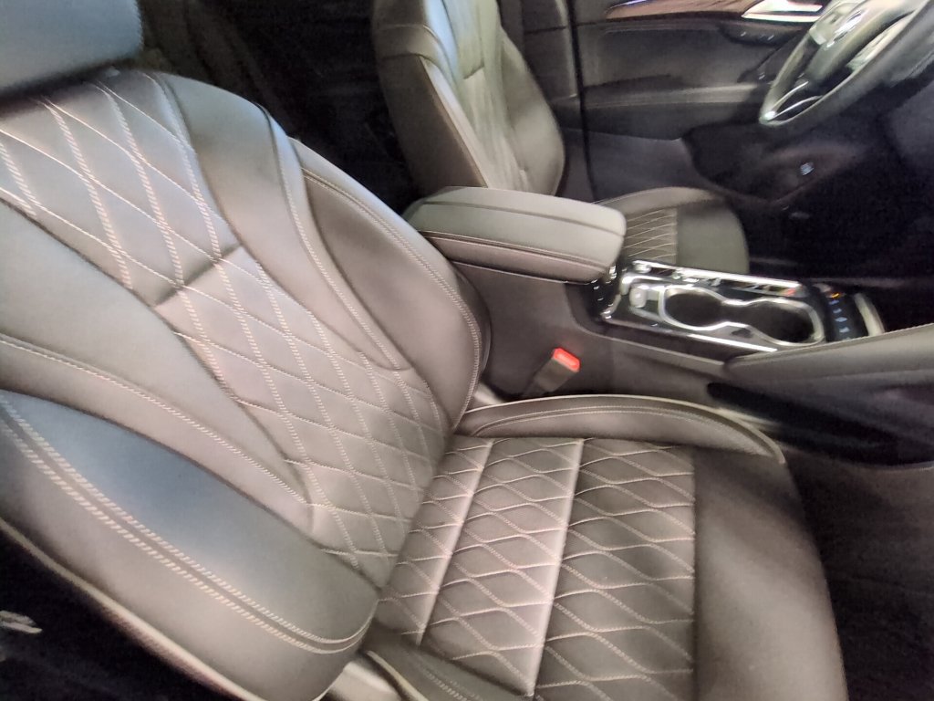 Used 2023 Buick Envision Avenir AWD/4WD image 23