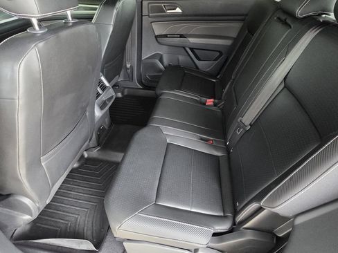 Used 2021 Volkswagen Atlas Cross Sport SE w/ Panoramic Sunroof Package FWD image 10