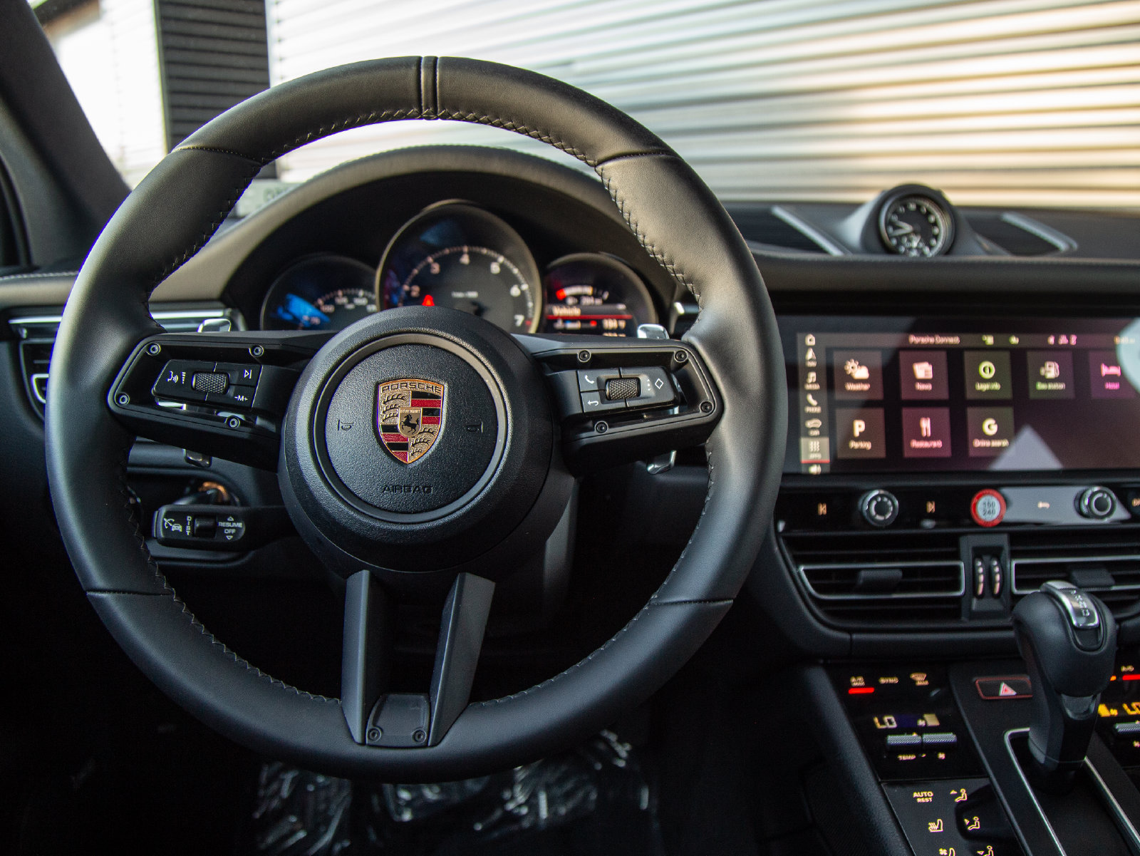 Certified 2026 Porsche Macan Turbo AWD/4WD image 8