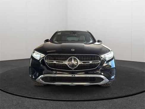 Used 2025 Mercedes-Benz GLC 300 4MATIC image 2