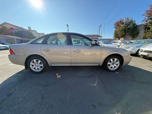Used 2007 Ford Five Hundred SEL image 4