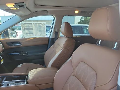 New 2026 Nissan Pathfinder Platinum FWD image 20