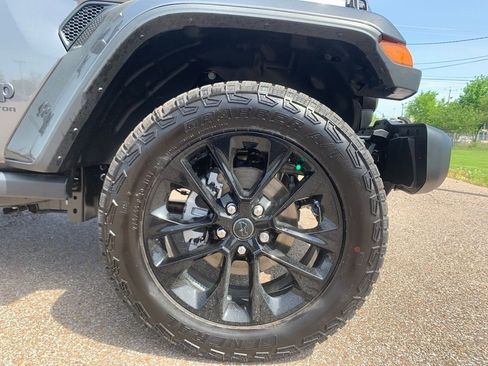 New 2025 Jeep Gladiator Sport image 10