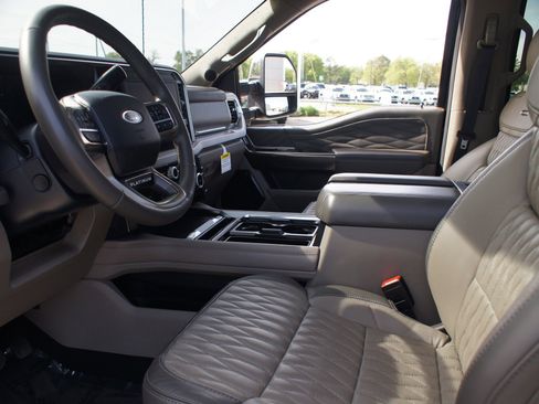 Used 2025 Ford F250 Platinum w/ Platinum Plus Package AWD/4WD image 14