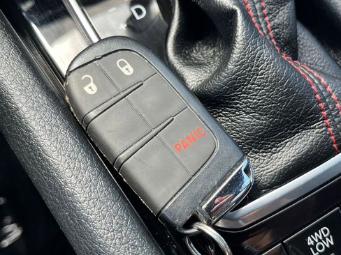 Used 2025 Jeep Compass Trailhawk AWD/4WD image 21