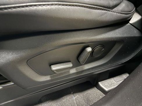 Certified 2022 Ford Explorer XLT w/ Equipment Group 202A AWD/4WD image 22