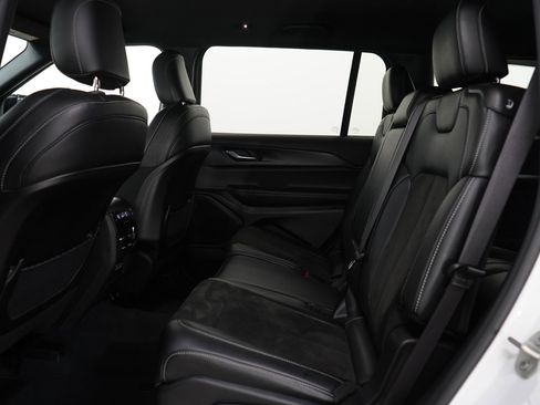 Used 2023 Jeep Grand Cherokee L Laredo image 19