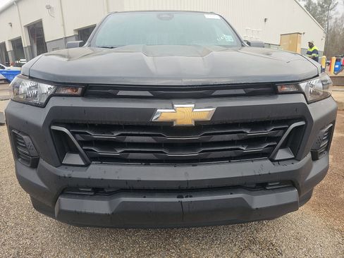 Used 2024 Chevrolet Colorado W/T image 2