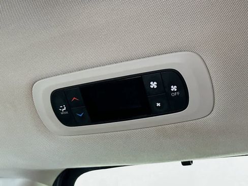 Used 2021 Chrysler Voyager Lxi FWD image 12