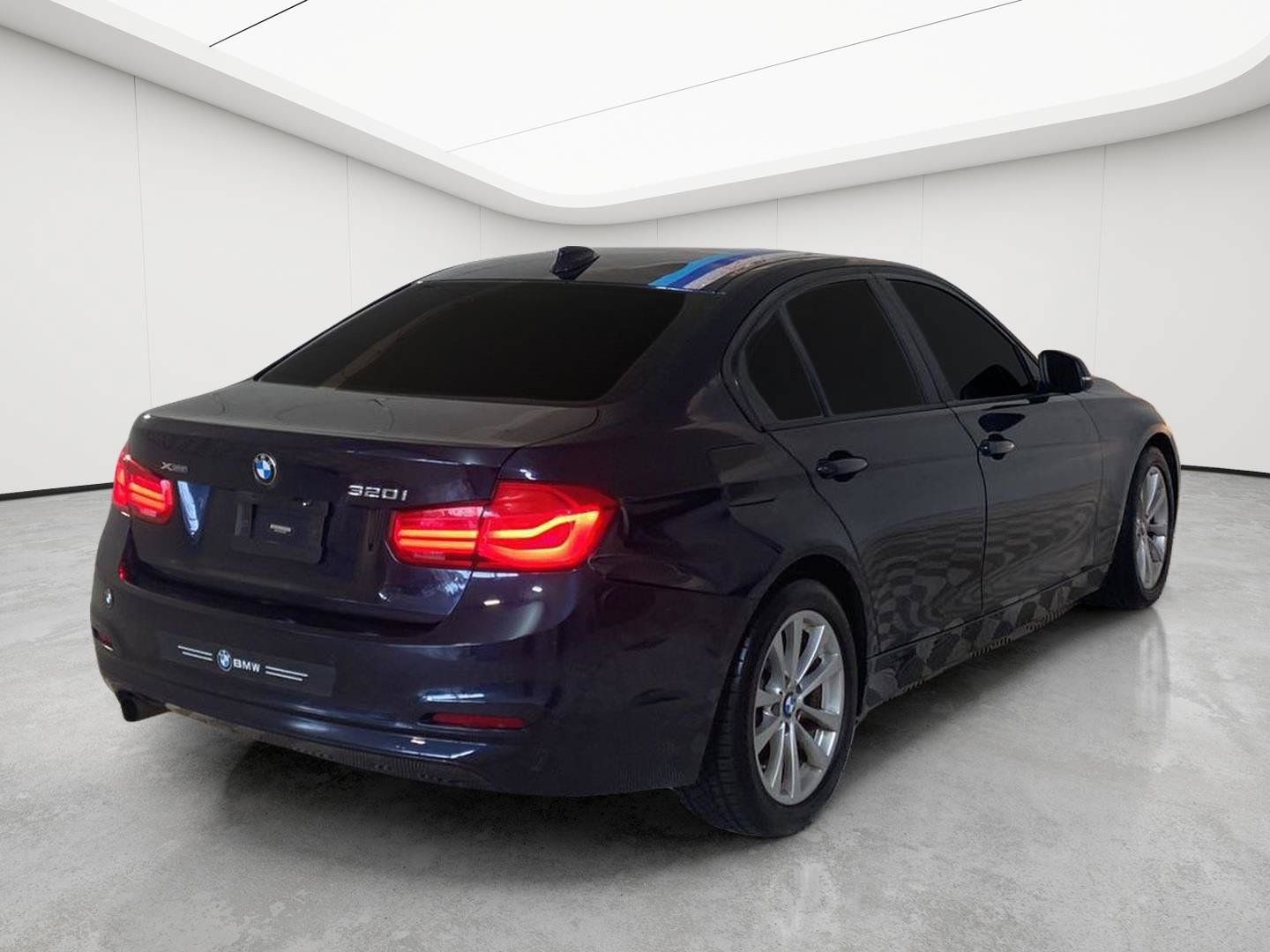 Used 2017 BMW 320i xDrive Sedan AWD/4WD image 6