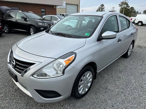 Used 2019 Nissan Versa S Plus image 2