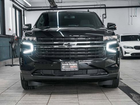 Used 2022 Chevrolet Suburban RST w/ Sport Performance Package image 2
