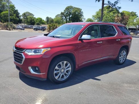 Used 2020 Chevrolet Traverse Premier w/ LPO, Cargo Package FWD image 3