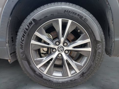 Used 2017 Toyota Highlander Plus FWD image 14