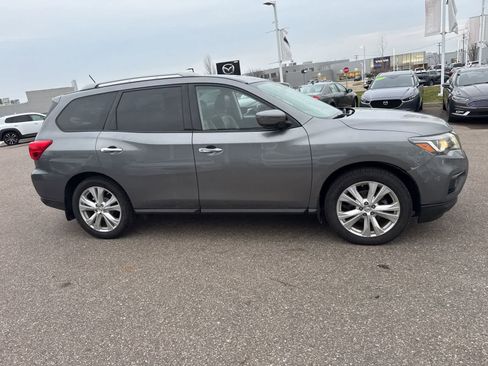Used 2018 Nissan Pathfinder SL w/ SL Premium Package image 4