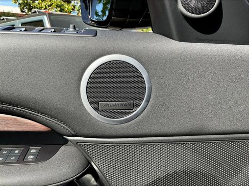 New 2025 Land Rover Discovery S image 23