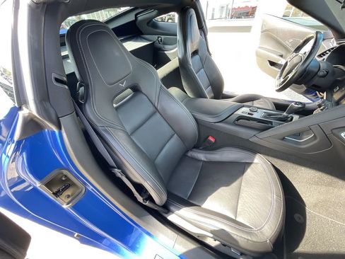 Used 2019 Chevrolet Corvette Stingray Coupe RWD image 25