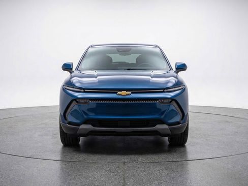 Used 2025 Chevrolet Equinox LT image 2