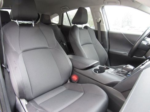 Used 2024 Toyota Venza LE image 18