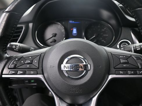 Used 2020 Nissan Rogue SV image 16