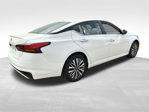 Used 2025 Nissan Altima 2.5 SV image 4