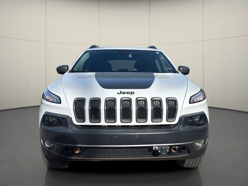 Used 2018 Jeep Cherokee Trailhawk image 2