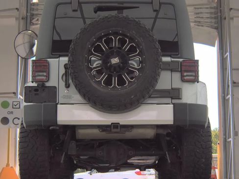 Used 2015 Jeep Wrangler Unlimited Sahara w/ Connectivity Group AWD/4WD image 5