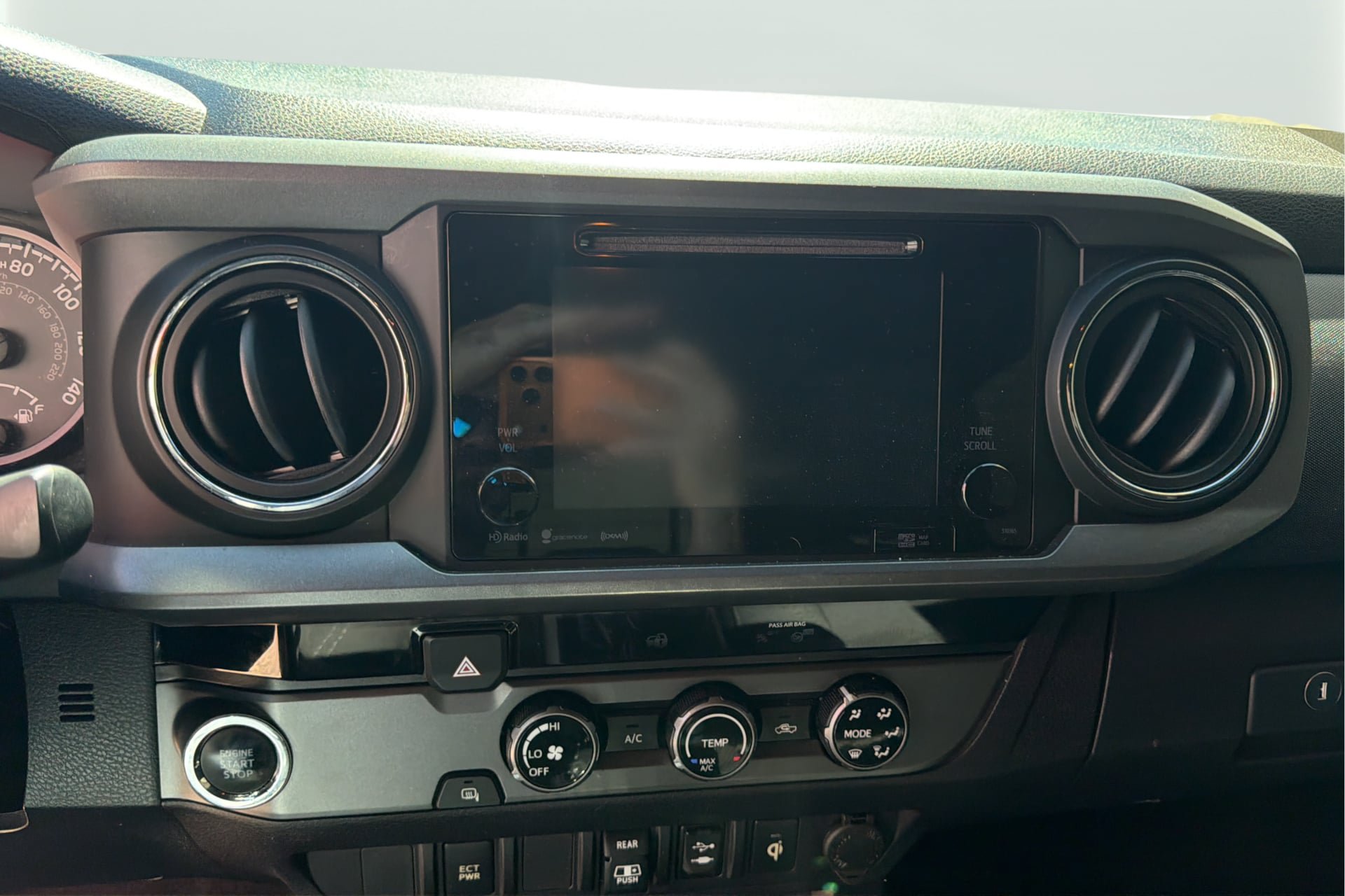 Used 2018 Toyota Tacoma TRD Sport RWD image 19
