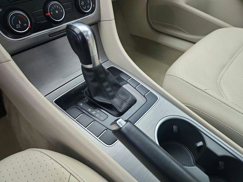 Used 2014 Volkswagen Passat TDI SE FWD image 15