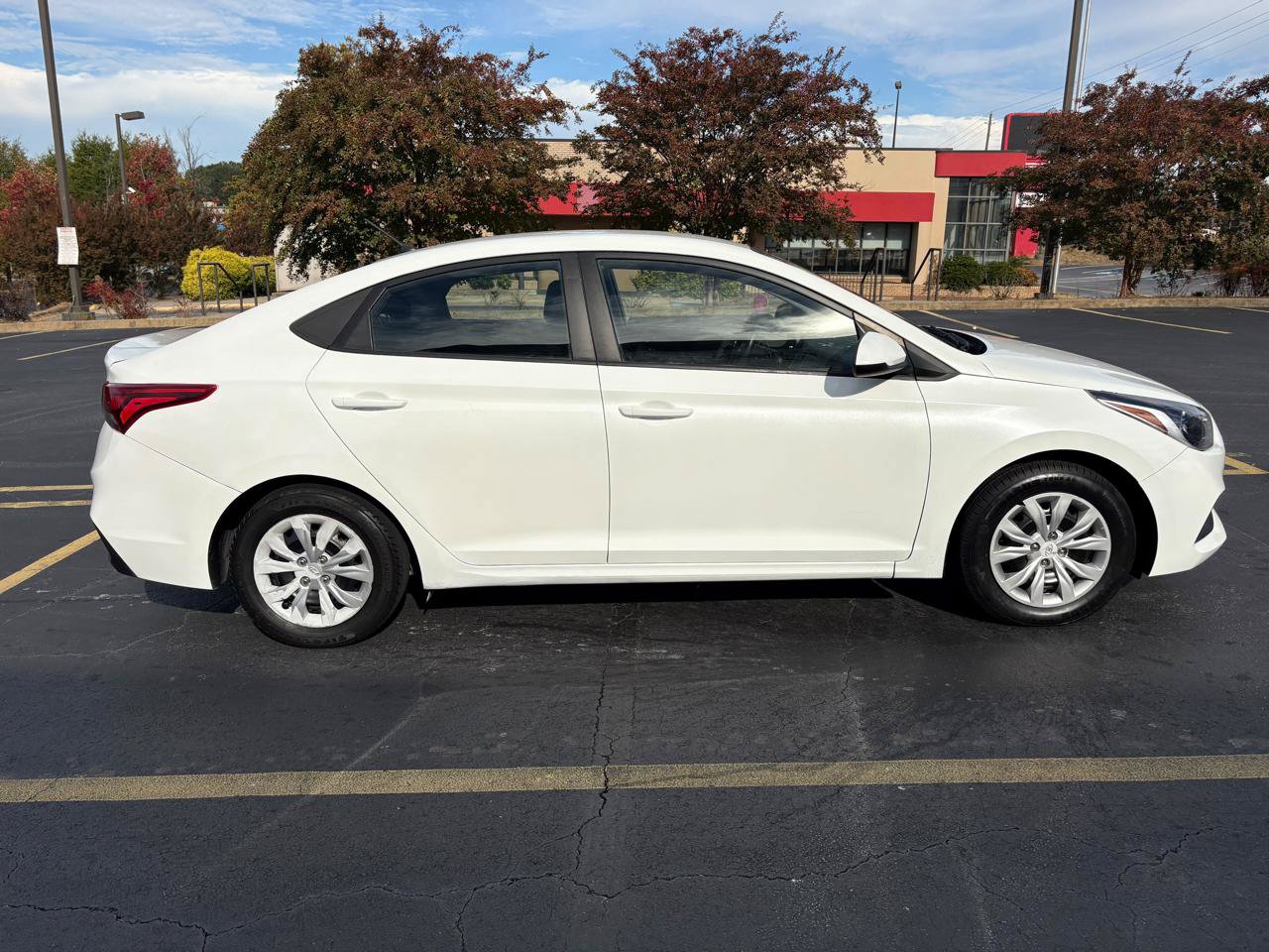 Used 2021 Hyundai Accent SE FWD image 4