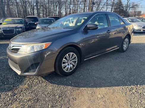 Used 2014 Toyota Camry LE image 4