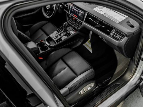 Certified 2026 Porsche Macan AWD/4WD image 24