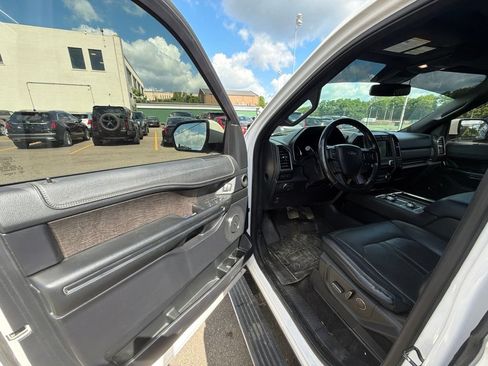 Used 2018 Ford Expedition Limited w/ Equipment Group 302A AWD/4WD image 10
