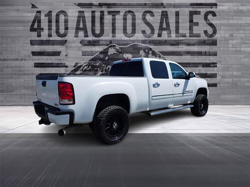 Used 2011 GMC Sierra 2500 Denali AWD/4WD image 3