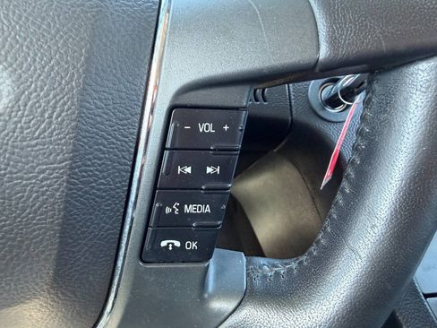 Used 2010 Ford Taurus SEL FWD image 20