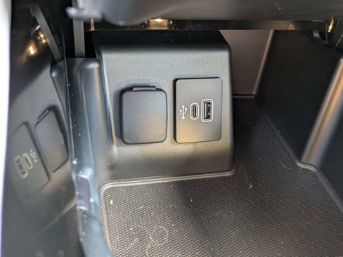 Used 2025 Ford Explorer Platinum w/ Ultimate Package image 25