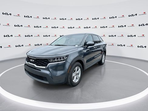 Certified 2023 Kia Sorento LX FWD image 4