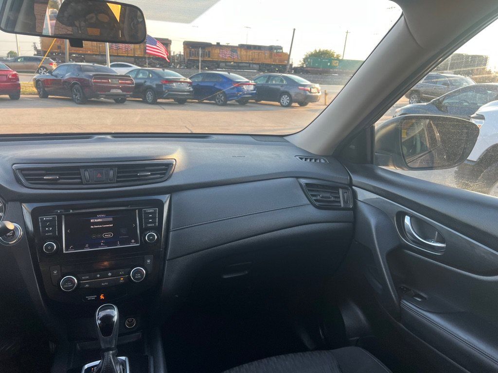 Used 2018 Nissan Rogue SV FWD image 17