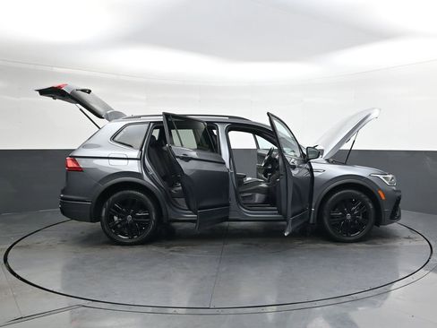 Used 2022 Volkswagen Tiguan SE R-Line image 41