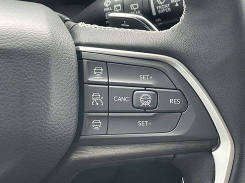 New 2026 Jeep Grand Cherokee Limited w/ Luxury Tech Group II AWD/4WD image 31