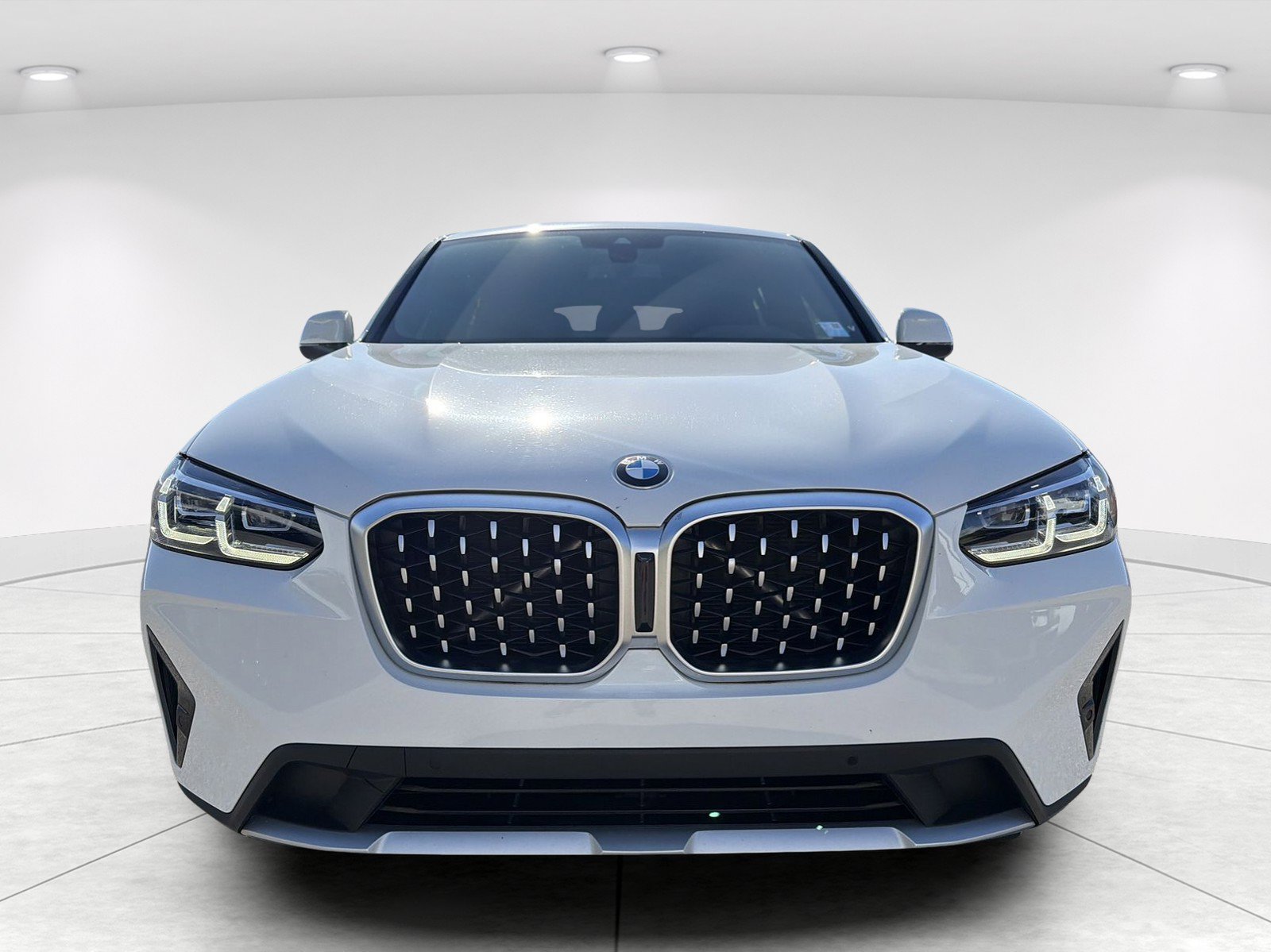 Certified 2025 BMW X4 xDrive30i AWD/4WD image 2