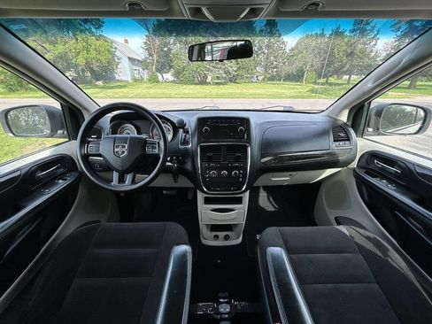 Used 2016 Dodge Grand Caravan American Value Package image 39