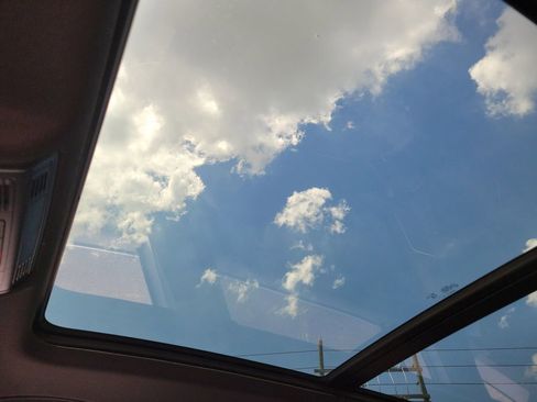 Used 2024 Volkswagen Tiguan SEL R-Line image 33