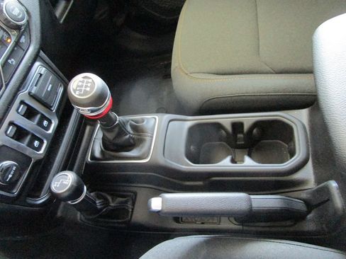 Used 2025 Jeep Wrangler Sport AWD/4WD image 38