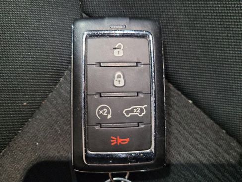 Used 2022 Jeep Grand Cherokee Laredo w/ Luxury Tech Group I AWD/4WD image 32