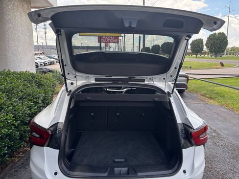 Used 2025 Chevrolet Trax LT w/ LT Convenience Package FWD image 30