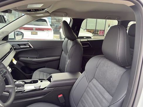 New 2026 Mitsubishi Outlander SE image 15