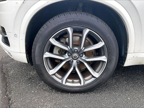 Used 2017 Volvo XC90 T6 Momentum w/ Vision Package image 4