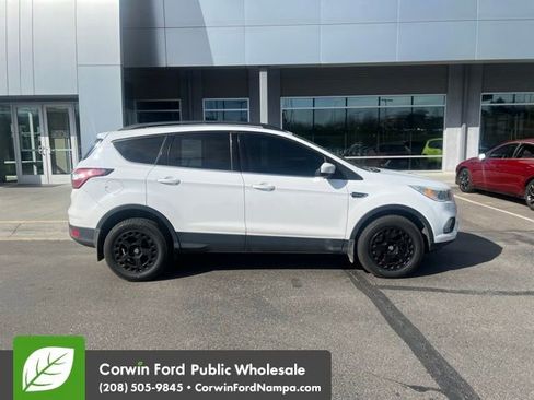 Used 2018 Ford Escape SE image 8